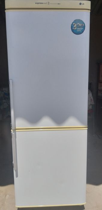 Продам холодильник LG в хорошем состоянии б/у 2-х камерный. 25000.