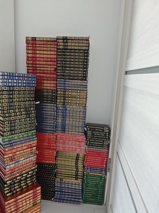 Colecție Prietenii Cartii, 250 vol, Cartonate, LUX