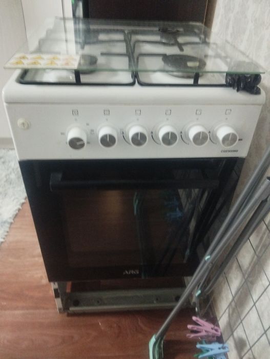 у Продаю газовую плиту в связи с переездом и покупкой новой техники