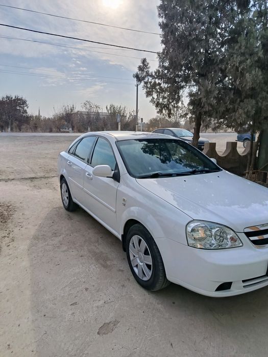 Автомобиль. Ласетти.