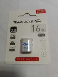 USB памет флашка 16GB Team group