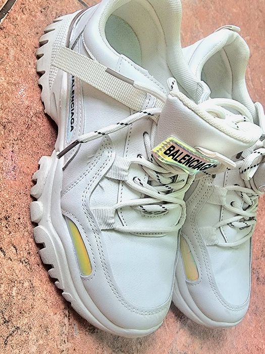 Sneakerși Balenciaga Triple S. Mărimea 39.