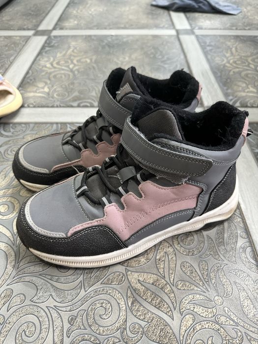 Отдам за 2 плитки шоколада)