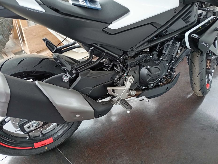 Motocicleta CFMOTO 450NK 2025