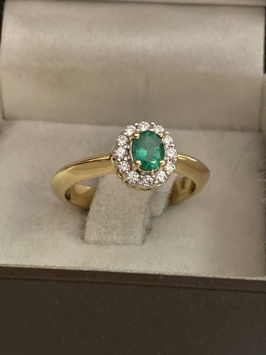 Inel aur 18kt.cu amarald si diamante