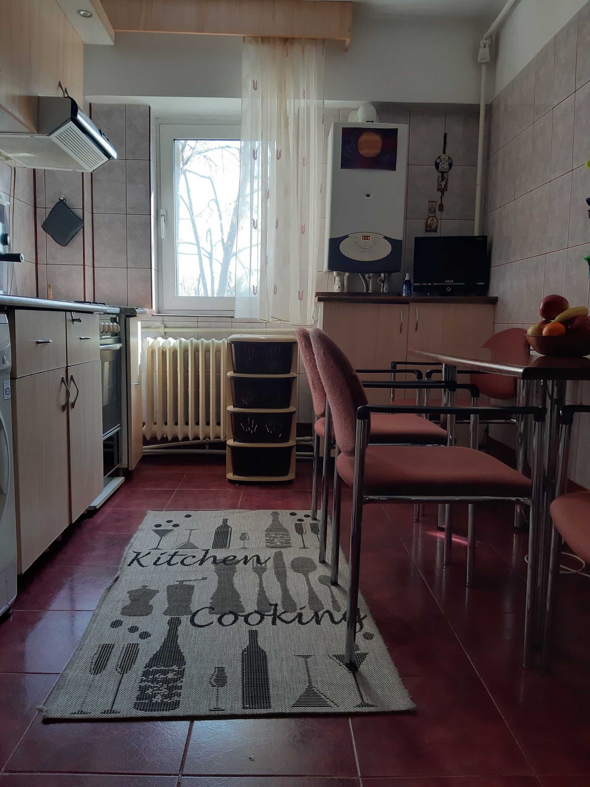 Inchiriez apartament doua camere zona MB,et 1.