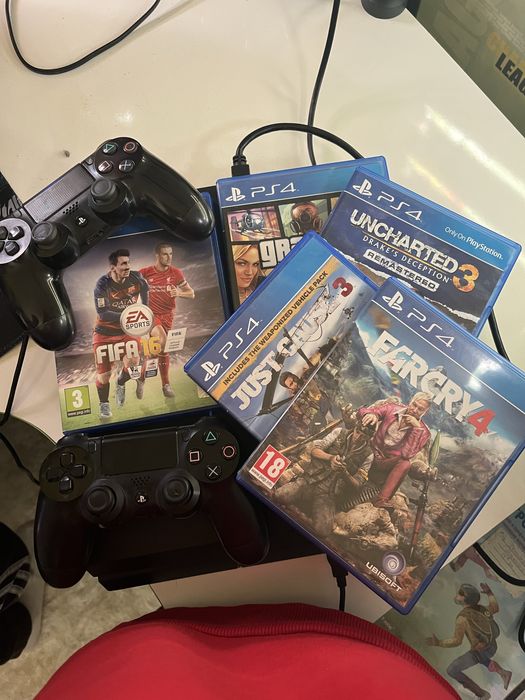 PS4 1ТВ с 2 контролера и 5 диска