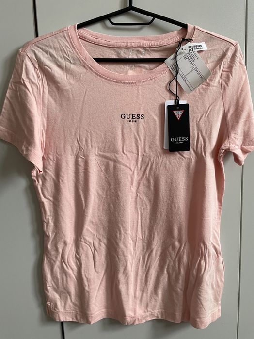 Оригинална тениска Guess - розова, с красив гръб, нова с етикет
