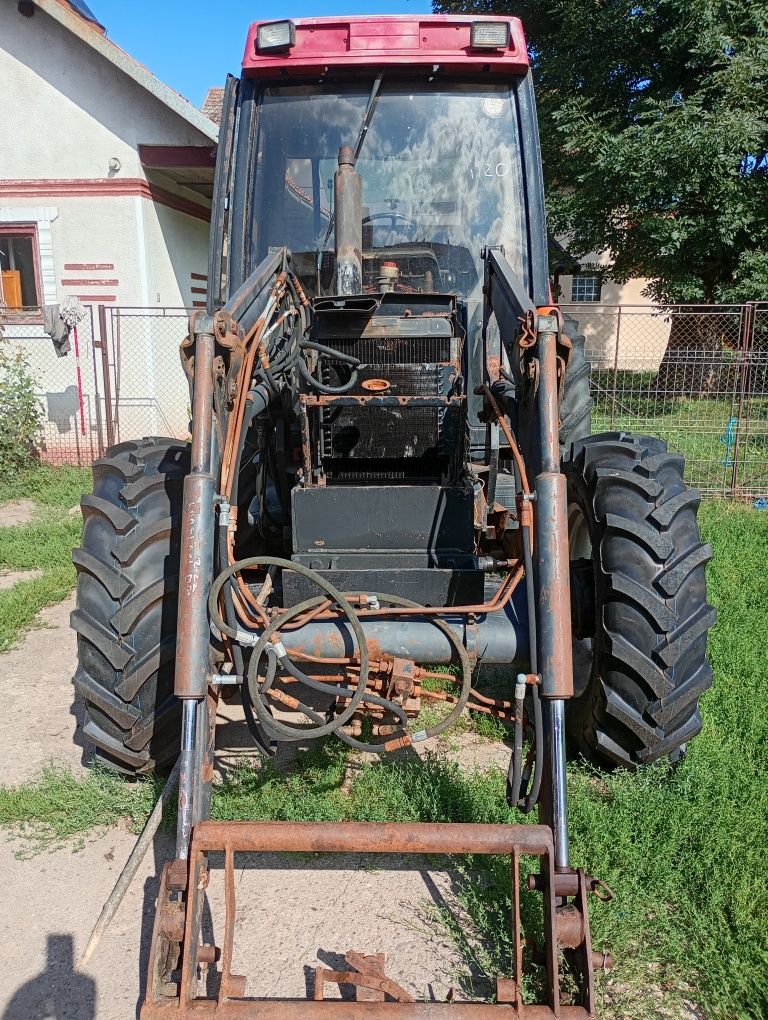 Vând sau schimb Tractor cu încărcător case