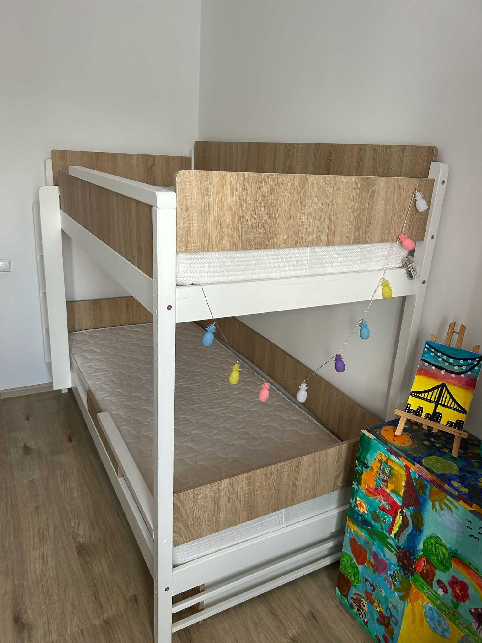 Pat supraetajat somproduct + lăzi depozitare + 2 saltele previ