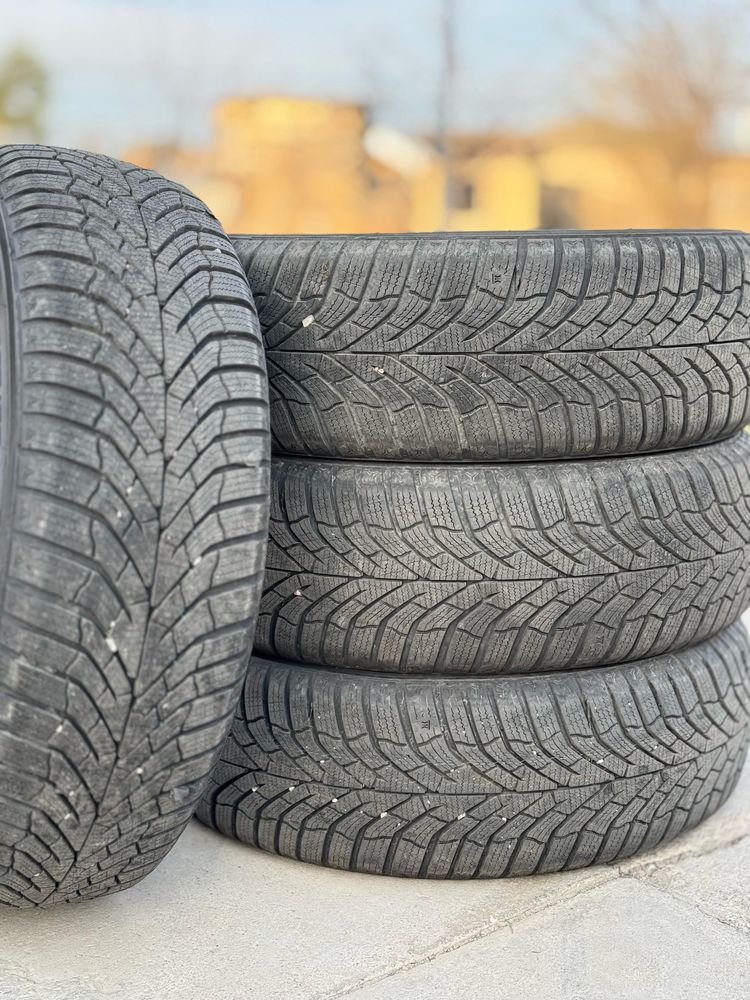Продается новый комплект зимних шин Kumho, 205/65R16