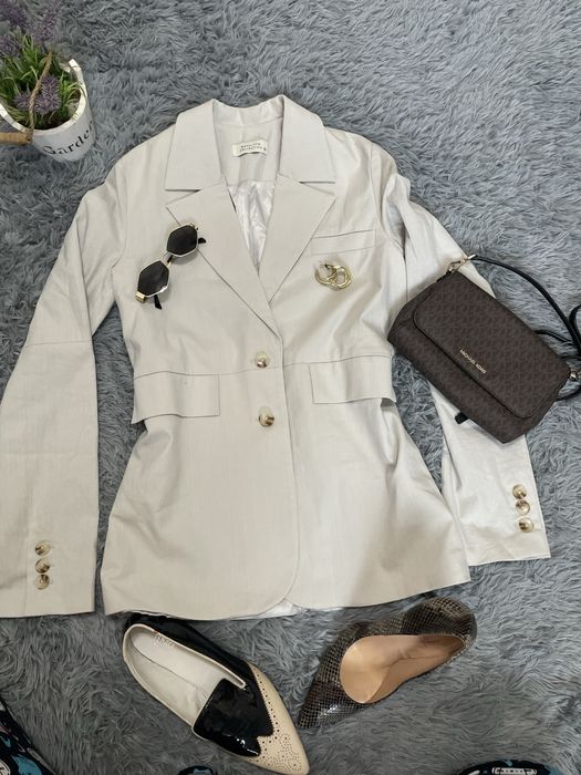 Девочки , налетайте ! Пиджаки , жакеты , жилетка . Бренд , дешево! С-м