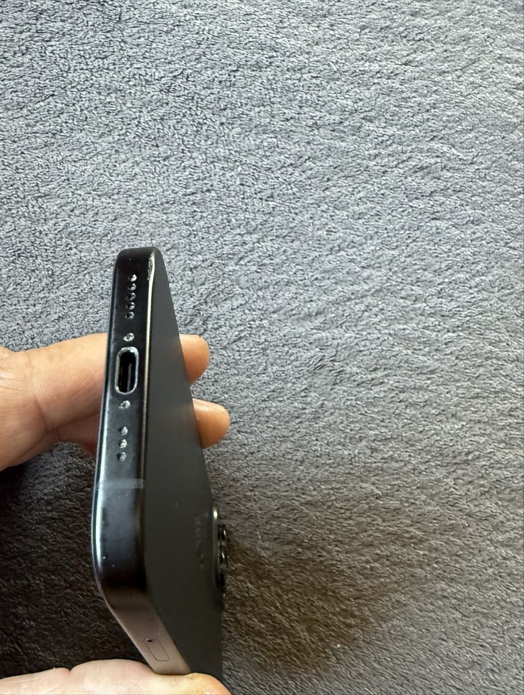 iPhone 15 black 256 gb.