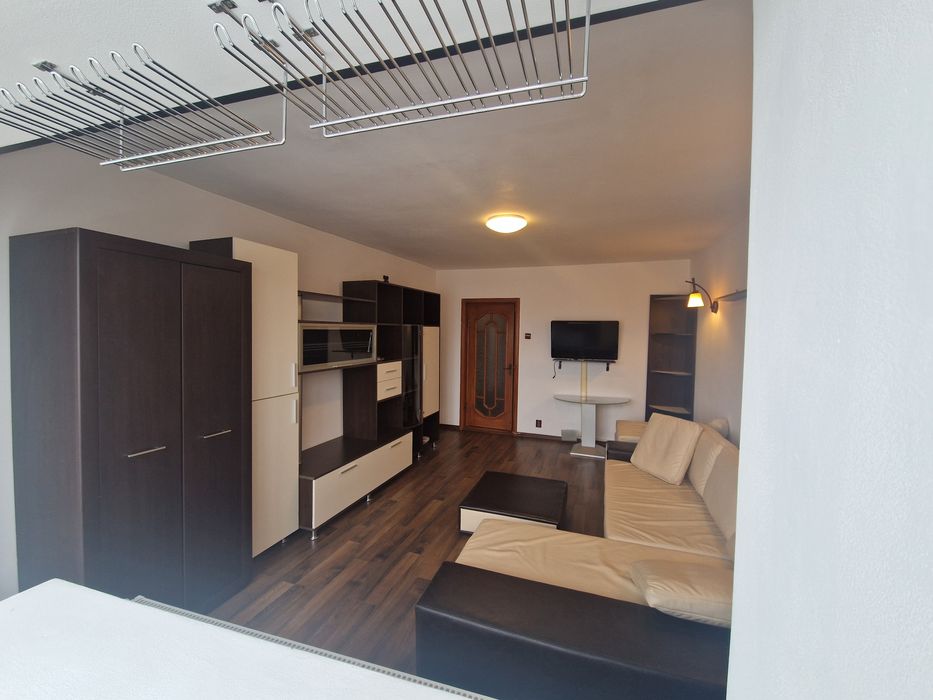 Închiriere apartament 2 camere, mobilat modern, cu centrală și AC