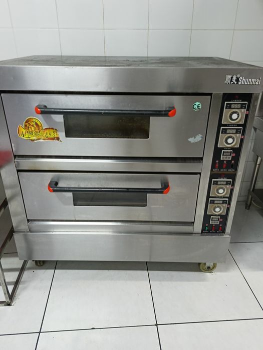 Продам электрический духовой шкаф 2х секционный.