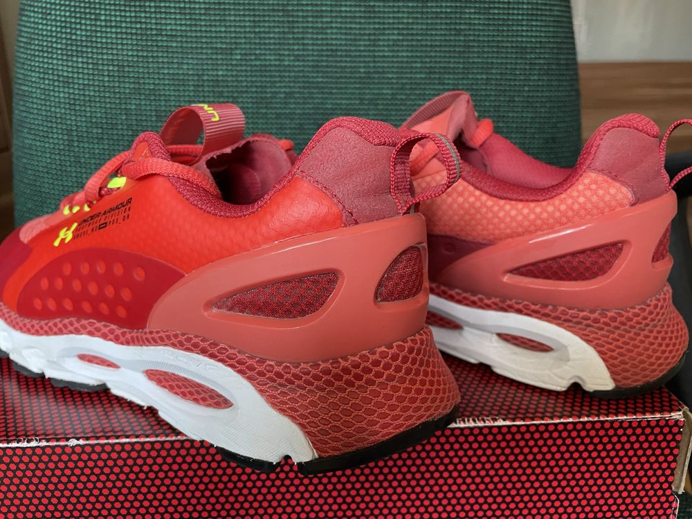 Сникърси Under Armour