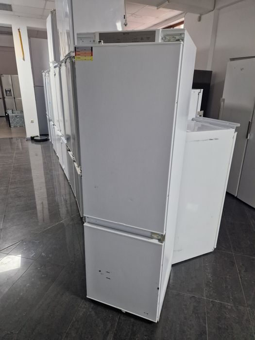 Хладилник за вграждане Samsung No Frost