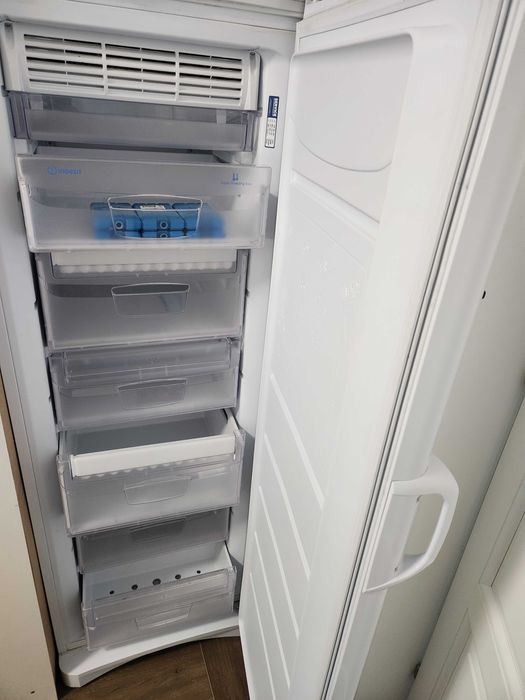 congelator NoFrost INDESIT