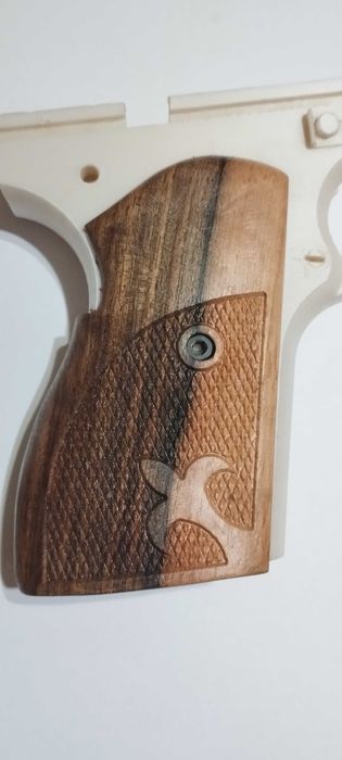 Орехови чирени (ръкохватка) за пистолет ТТ 33