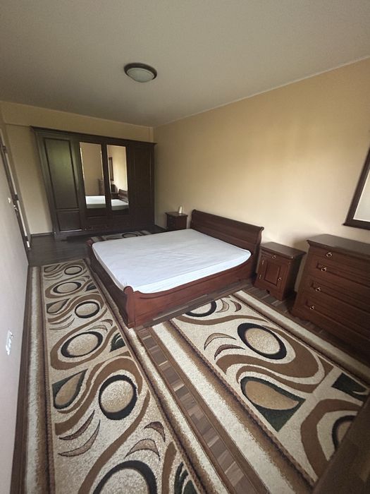 Apartament cu 2 camere, bucatarie decomandata, parcare in curte