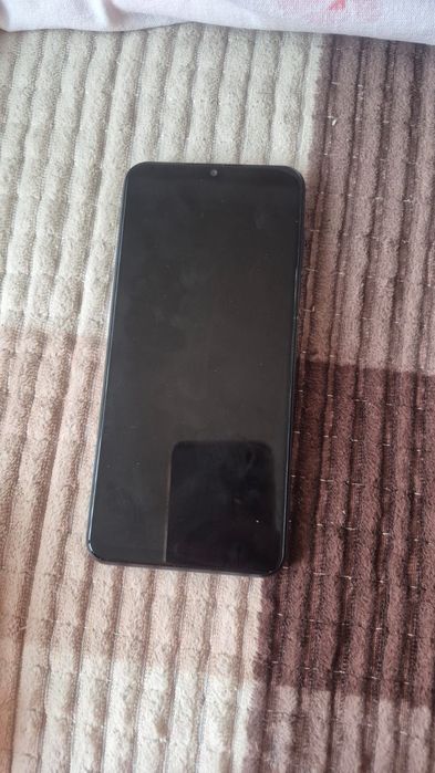 Мощный аккумулятор, большой дисплей и многофункциональная камера , отл