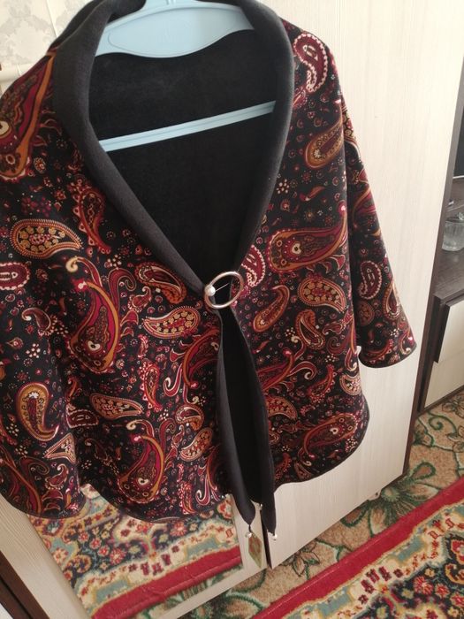 Продаётся недорого новый  натуральный кашемировый платок  косынка с кр