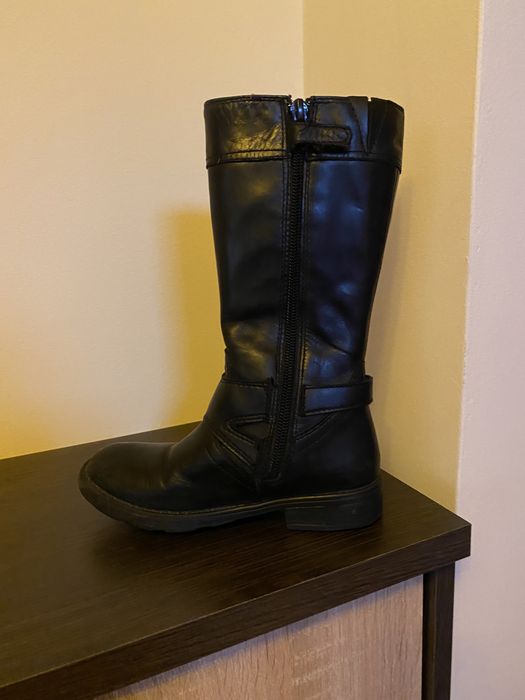 Продавам кожени ботуши за момиче