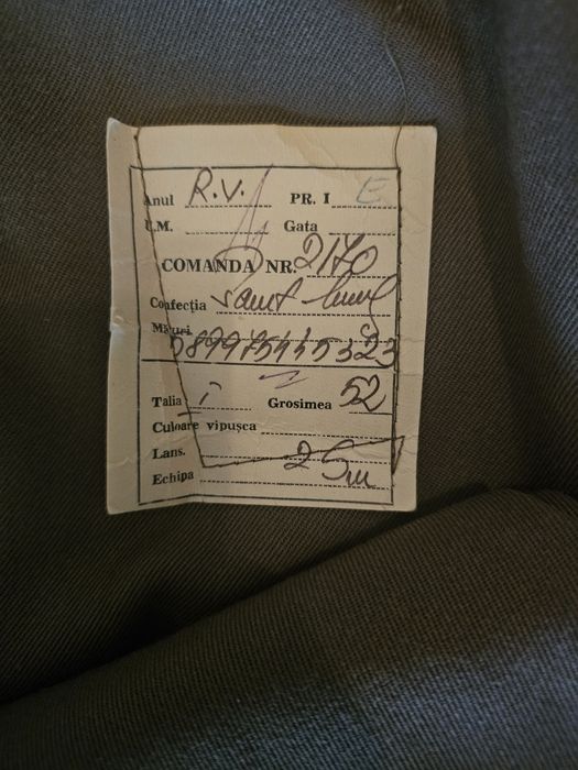 Vând uniforma militara de colonel