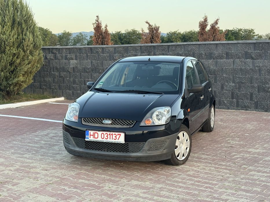 Vând Ford Fiesta Motor 1.3 Benzină 69 CP E4 132000 Km Import Germania