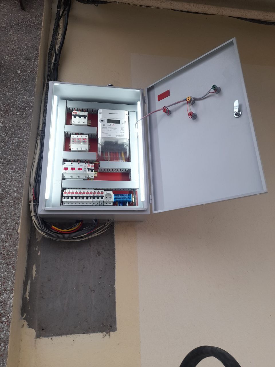 ELECTRO ONE  fessional Elektr Montaj Xizmati

> Biz — tajribali us