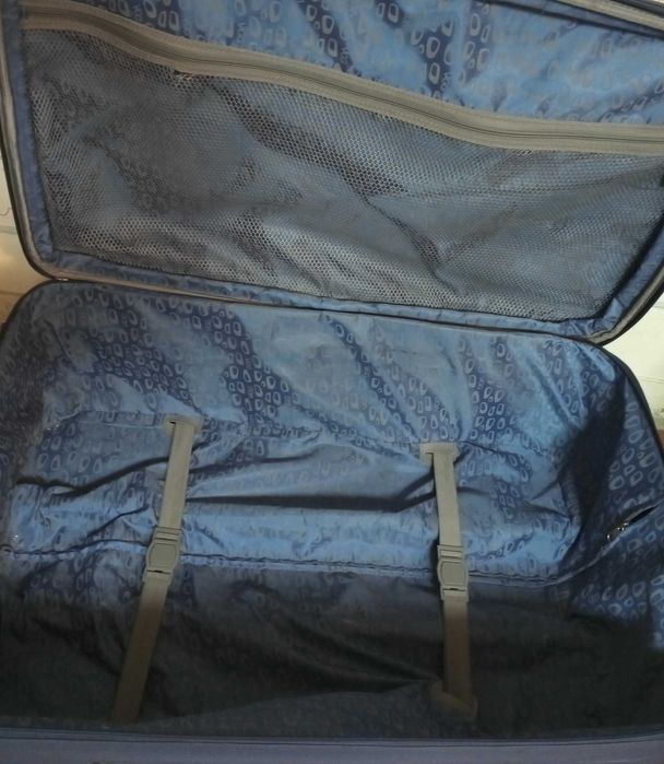 Куфар голям с дръжка на колела