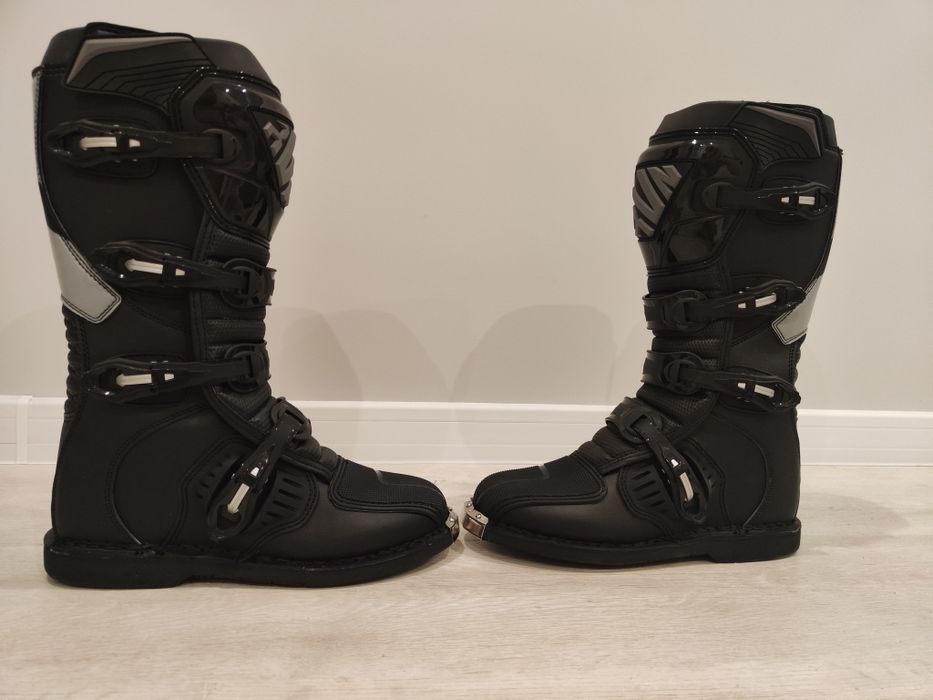 Кросови ботуши RAVEN 44 номер