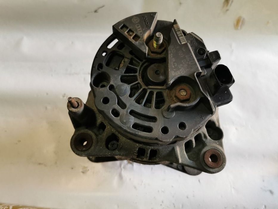 Alternator 120A VOLKSWAGEN TRANSPORTER V Box 7HA, 7HH, 7EA, 7EH 2003 - > 1.9 TDI AXB BOSCH 0124515010 028903028E