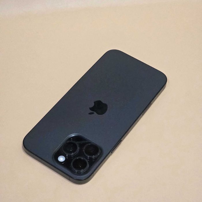 Hope Amanet P8 Iphone 16 Pro Max 256 99%