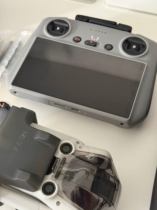 DJI Mini 4 Pro Fly More Combo