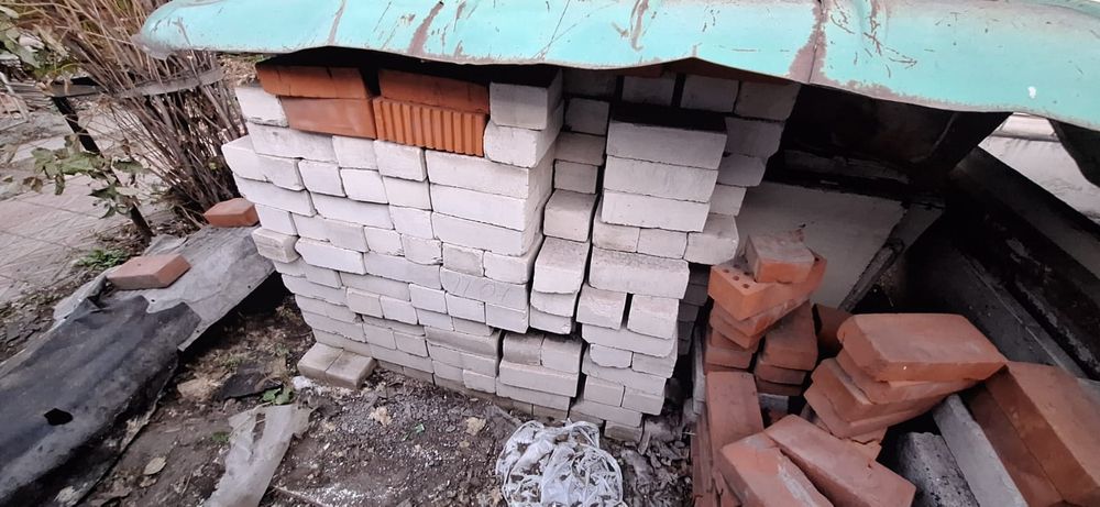 Продам кирпич по 100