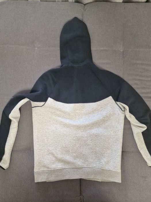 Vând hanorac nike tech