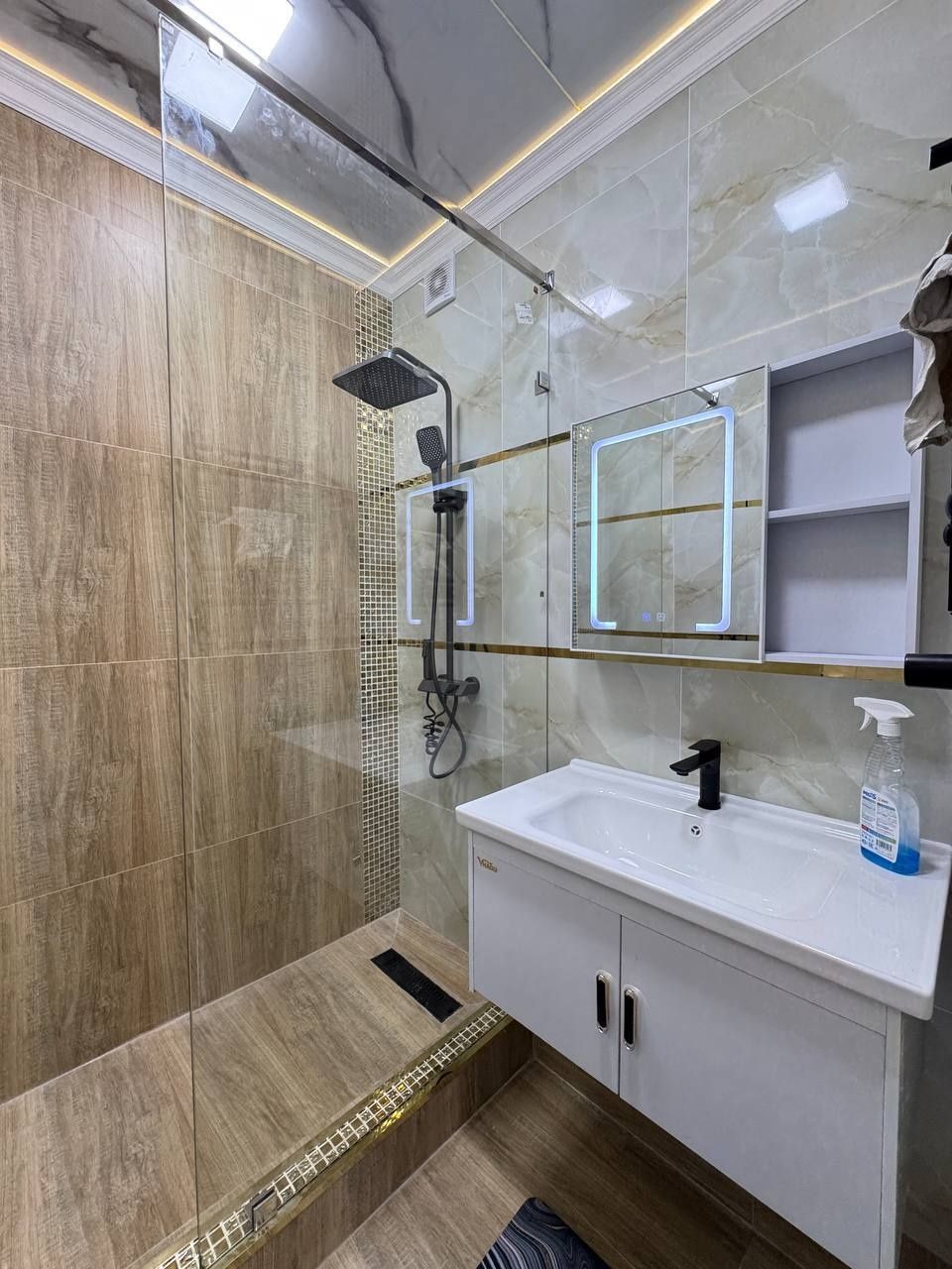 Продается квартира 
Чиланзар 8-квартал 
3*4/3/4. Переделн: 4
Квартира