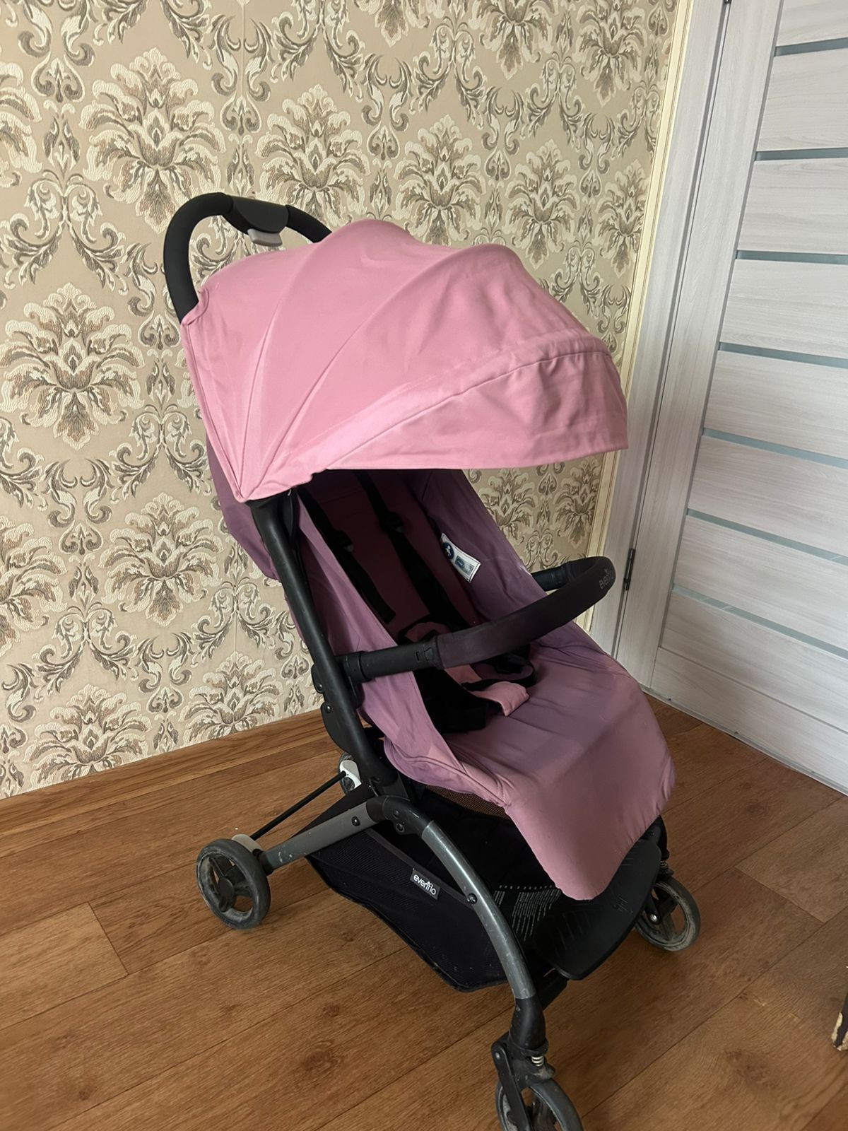 Продаю прогулочную коляску Happy Baby