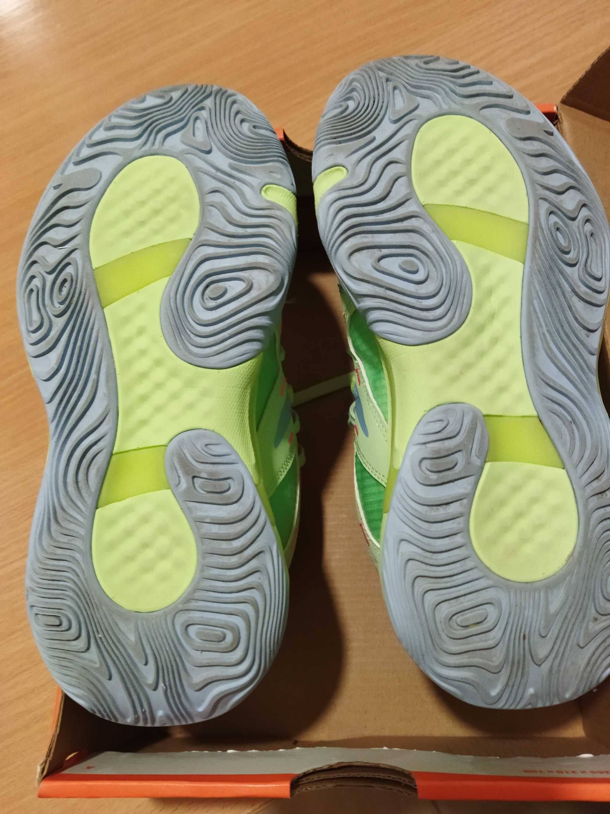 Маратонки Nike номер 37
