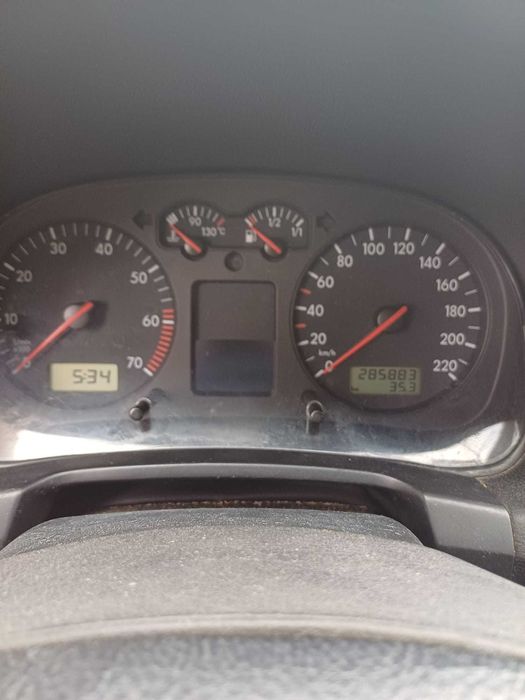 Volkswagen Golf 4 – 2003 – 1.4 Benzină