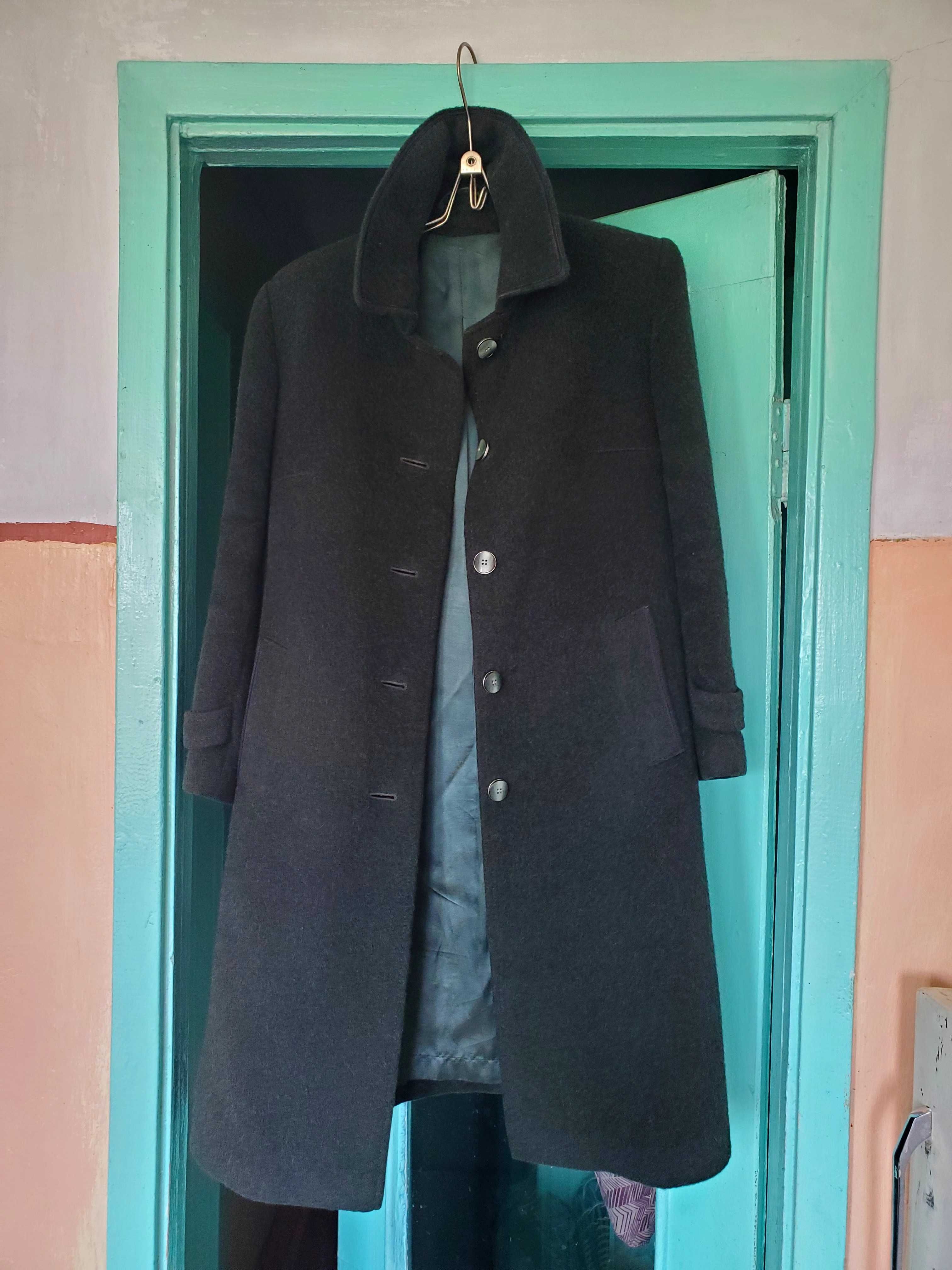 Продаю женскую верхнюю одежду, б/у, р48-50
