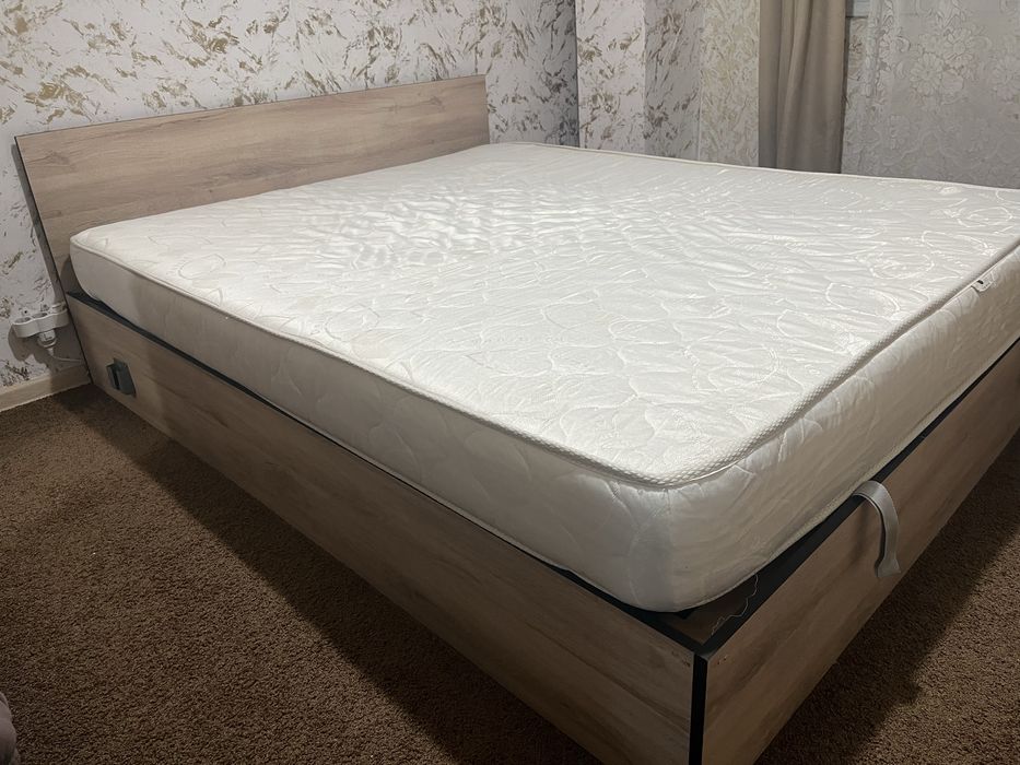 Спалня с матрак и подматрачна  рамка