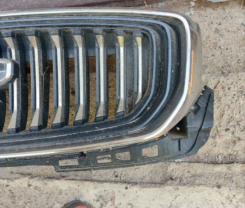 Решетка радиатора Geely Monjaro с эмблемой. Б/У
Приложение уже установ