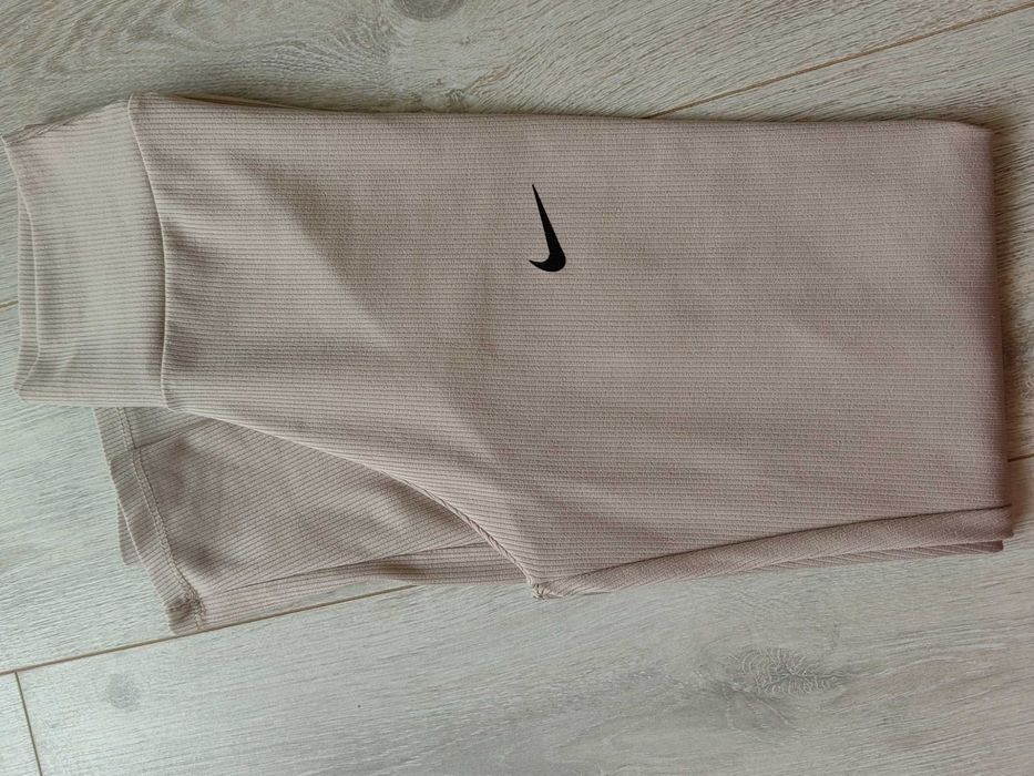 Дамски екипи Nike, HH