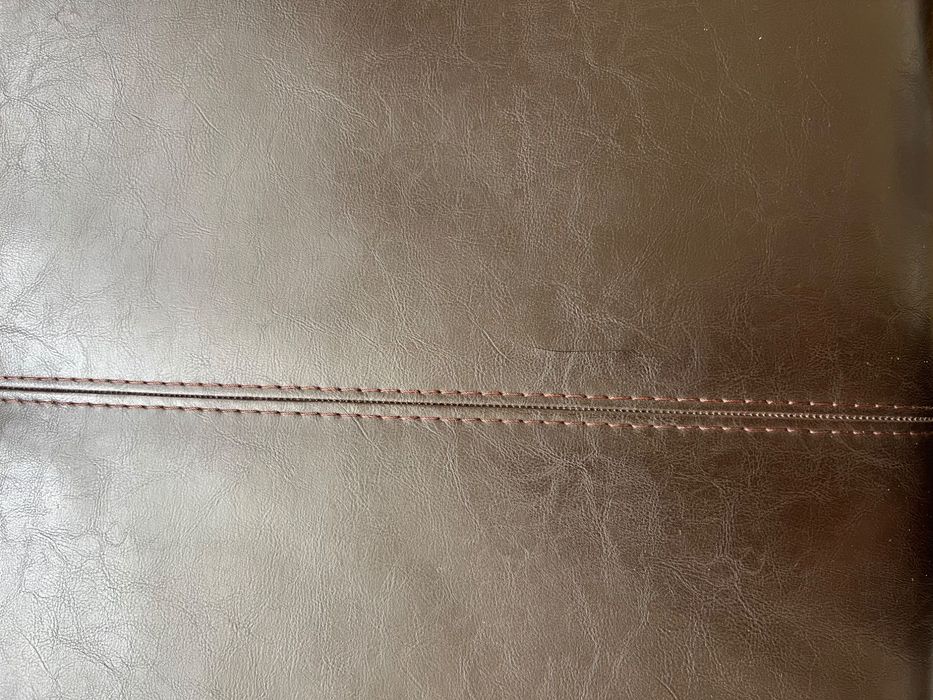 Кафяв, кожен диван