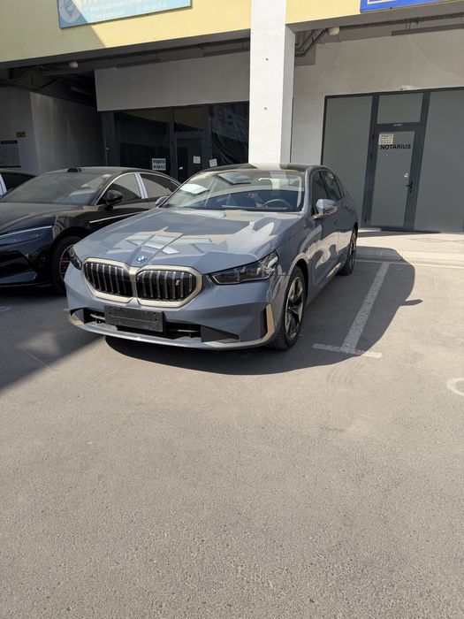 BMW i5 35L 2024 yil