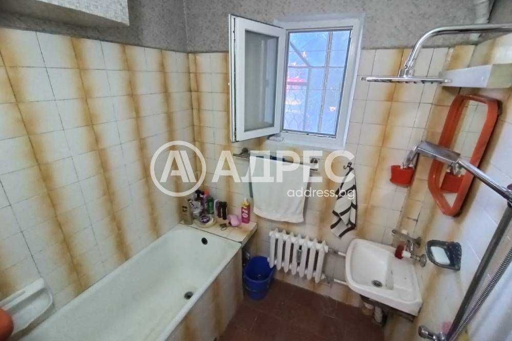 Продава се тристаен апартамент в центъра на гр. Разград!