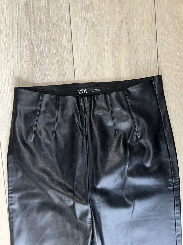 Pantaloni piele Zara, negri