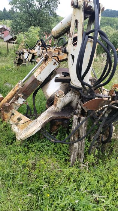 Vand brat hidraulic tractor